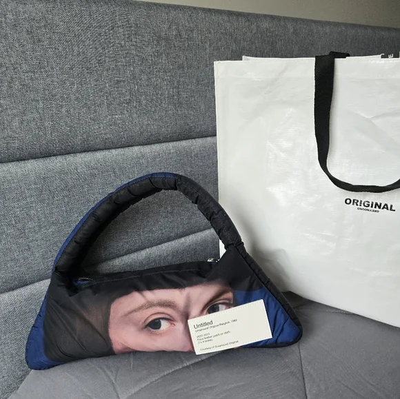 Greyhound TRIANGLE PUFFER SHOULDER BAG - Picture 3 of 8